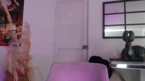 luisa  online show from October 2025 03:18:01 PM