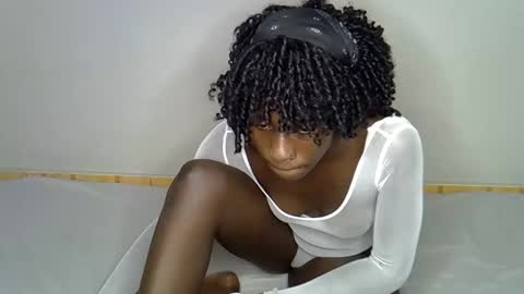 Snapshot of black_queeni chatting on November 2025 10:00:02 PM black_queeni online show from November 2025 10:00:02 PM