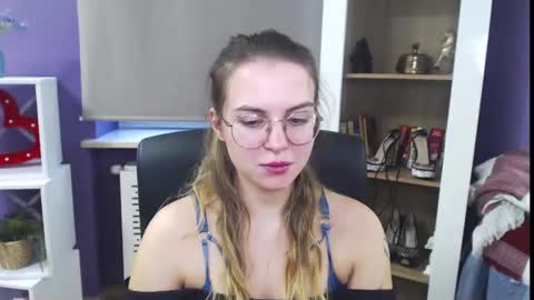 Z O E Y online show from December 2024 09:28:01 AM