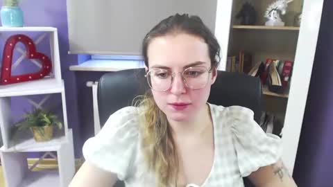 Z O E Y online show from February 2025 08:39:02 AM