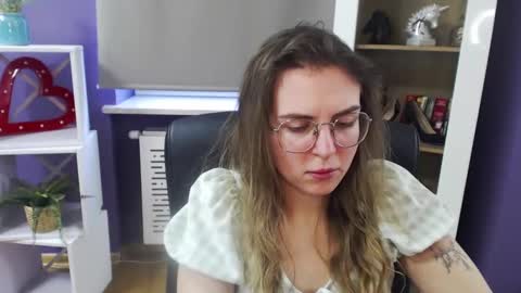 Z O E Y online show from February 2025 08:48:01 AM