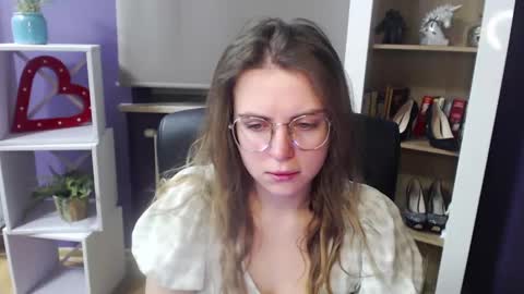 Z O E Y online show from February 2025 05:31:01 AM