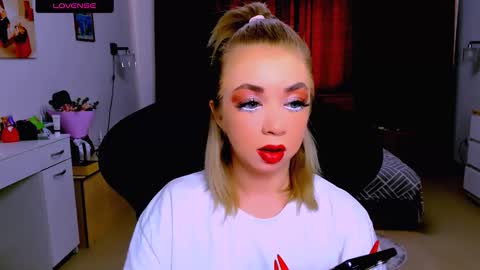 Nicole online show from September 2025 07:30:02 AM