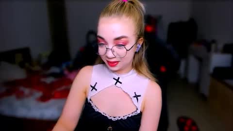 Nicole online show from March 2026 07:03:02 AM