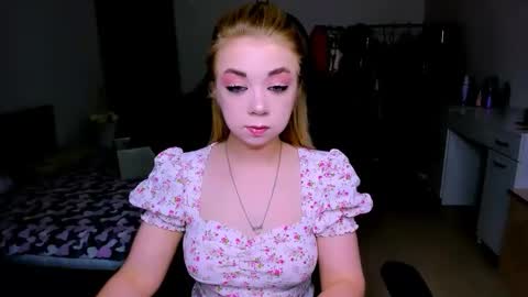 Nicole online show from May 2026 01:29:01 PM