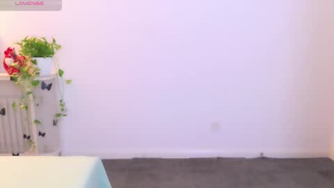 Snapshot of blon_kater chatting on May 2026 06:31:01 AM YoYo online show from May 2026 06:31:01 AM