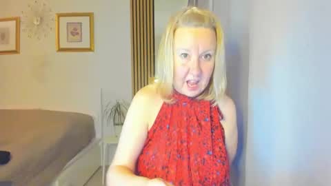 Snapshot of blonde_angel20 chatting on March 2025 07:32:01 PM Nicole online show from March 2025 07:32:01 PM