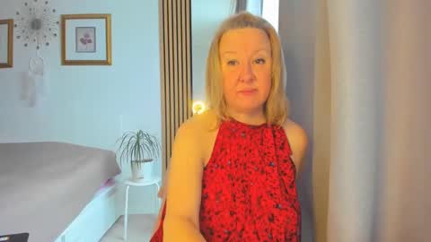 Snapshot of blonde_angel20 chatting on March 2025 06:46:01 AM Nicole online show from March 2025 06:46:01 AM