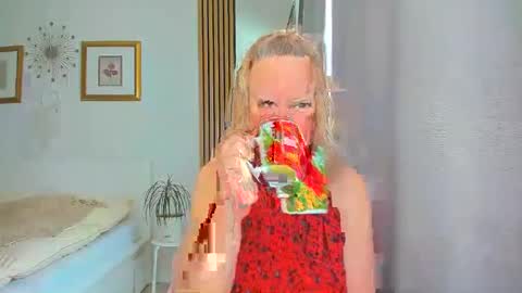 Snapshot of blonde_angel20 chatting on March 2025 09:32:02 AM Nicole online show from March 2025 09:32:02 AM