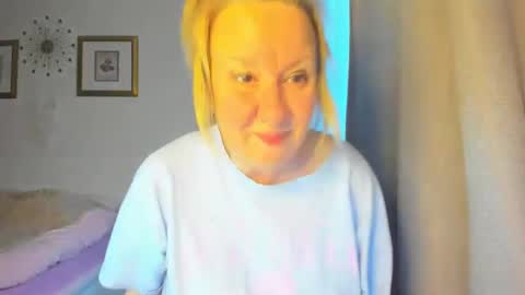 Snapshot of blonde_angel20 chatting on March 2025 04:18:01 PM Nicole online show from March 2025 04:18:01 PM