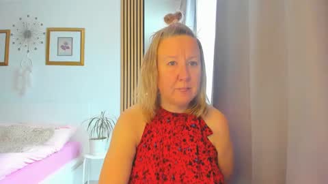 Snapshot of blonde_angel20 chatting on March 2025 08:30:01 AM Nicole online show from March 2025 08:30:01 AM