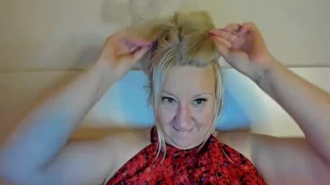 Snapshot of blonde_angel20 chatting on September 2025 03:10:01 AM Nicole online show from September 2025 03:10:01 AM