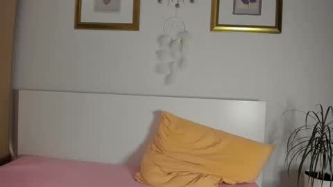 Snapshot of blonde_angel20 chatting on November 2025 05:07:01 AM Nicole online show from November 2025 05:07:01 AM