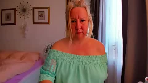 Snapshot of blonde_angel20 chatting on February 2026 06:40:02 AM Nicole online show from February 2026 06:40:02 AM