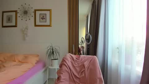 Snapshot of blonde_angel20 chatting on February 2026 06:52:02 AM Nicole online show from February 2026 06:52:02 AM