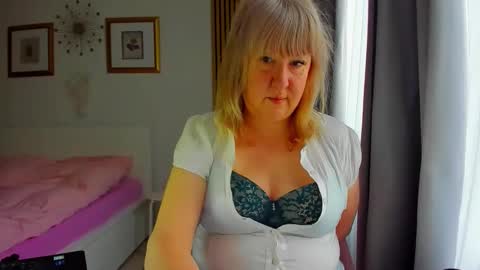 Nicole online show from May 2026 03:22:01 AM