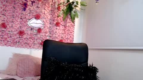 Snapshot of blonde_squirt_ chatting on December 2024 04:06:02 AM blonde_squirt_ online show from December 2024 04:06:02 AM