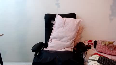 Snapshot of blonde_squirt_ chatting on December 2024 11:16:01 PM blonde_squirt_ online show from December 2024 11:16:01 PM