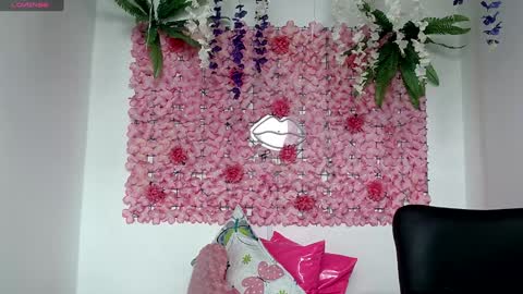 Snapshot of blonde_squirt_ chatting on January 2025 07:19:02 AM blonde_squirt_ online show from January 2025 07:19:02 AM