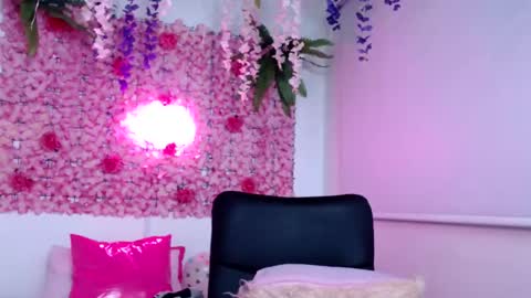 Snapshot of blonde_squirt_ chatting on February 2025 12:54:01 PM blonde_squirt_ online show from February 2025 12:54:01 PM