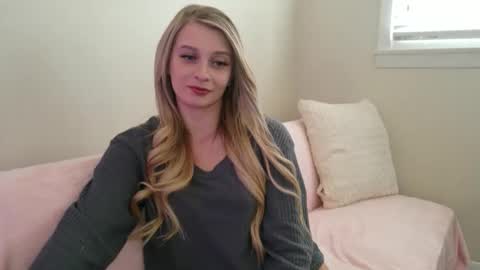 Snapshot of blonde_stella chatting on November 2025 05:24:01 PM Blonde Stella online show from November 2025 05:24:01 PM