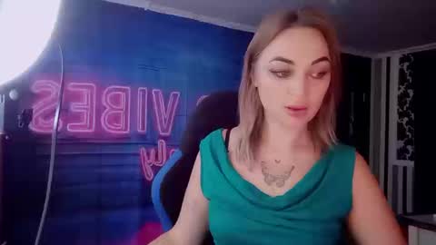 Snapshot of blonde_temptation chatting on September 2025 07:43:01 AM Meryem online show from September 2025 07:43:01 AM