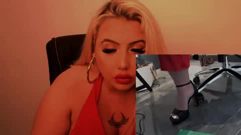 Snapshot of blondedolltia chatting on July 2026 06:28:01 AM blondedolltia online show from July 2026 06:28:01 AM