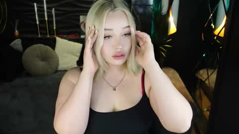 Snapshot of blondessa___ chatting on March 2026 01:58:01 PM blondessa___ online show from March 2026 01:58:01 PM