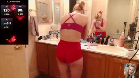 Snapshot of blondiebubblebooty chatting on June 2026 10:35:01 AM Bubbles online show from June 2026 10:35:01 AM