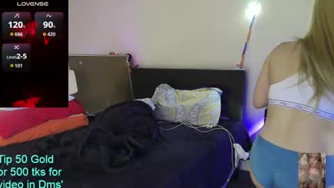 Snapshot of blondiebubblebooty chatting on June 2026 10:14:01 PM Bubbles online show from June 2026 10:14:01 PM