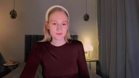 Snapshot of blondiemermaid chatting on December 2024 08:38:02 PM Mia online show from December 2024 08:38:02 PM