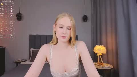 Snapshot of blondiemermaid chatting on February 2025 08:09:02 PM Mia online show from February 2025 08:09:02 PM