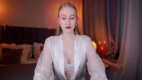 Snapshot of blondiemermaid chatting on November 2025 08:21:02 PM Mia online show from November 2025 08:21:02 PM