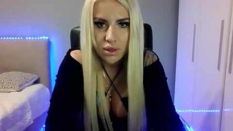 BlondLeyla online show from November 2025 07:49:02 PM