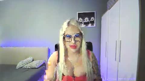 BlondLeyla online show from November 2025 03:11:02 PM