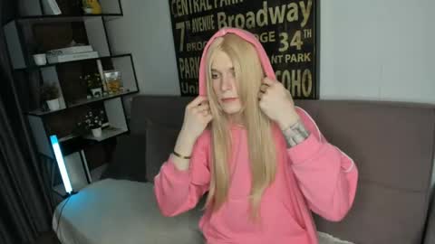 Snapshot of blondvibe chatting on May 2026 08:51:01 PM Alik online show from May 2026 08:51:01 PM