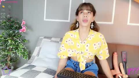 Snapshot of bloom_apple chatting on July 2026 06:43:02 PM Mara online show from July 2026 06:43:02 PM