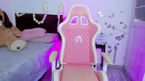 Linda  online show from January 2025 07:22:01 PM