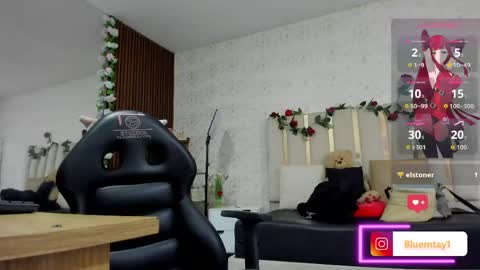 blue_tay1 online show from April 2026 11:33:02 AM