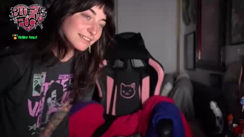 Blue online show from October 2025 02:25:02 AM