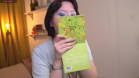 Snapshot of bluebeell chatting on November 2025 09:28:01 PM bluebeell online show from November 2025 09:28:01 PM