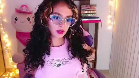 Snapshot of bluee_v chatting on January 2026 12:37:01 AM Im Abril .. Nice to meet you thumb up me please its important INDEPENDENT MODEL online show from January 2026 12:37:01 AM