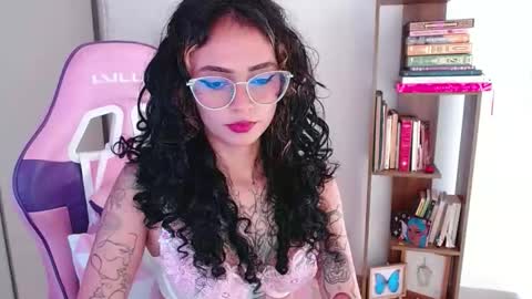 Snapshot of bluee_v chatting on February 2026 10:38:02 PM Im Abril .. Nice to meet you thumb up me please its important INDEPENDENT MODEL online show from February 2026 10:38:02 PM