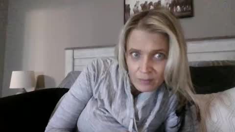 BlueEyedDDVixen online show from December 2024 10:01:02 PM