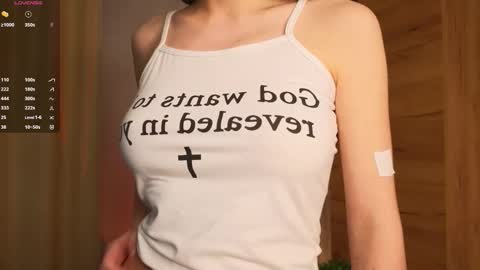 Snapshot of blushinbloom chatting on November 2025 06:02:02 AM Dolores online show from November 2025 06:02:02 AM