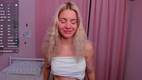 Chloe online show from September 2025 03:45:01 PM