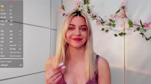 Chloe online show from September 2025 04:42:02 PM