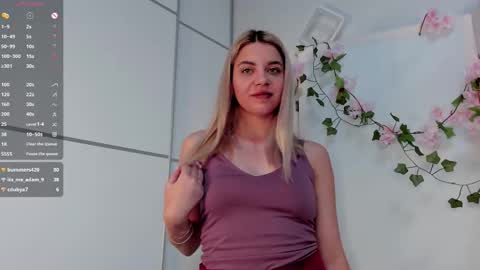 Chloe online show from September 2025 03:56:02 PM