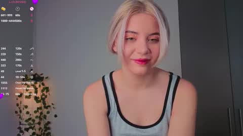 Chloe online show from November 2025 07:43:02 AM