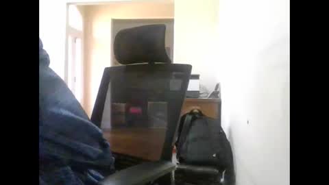 bluuthunder1914 online show from October 2025 05:32:01 PM